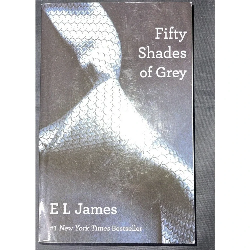Fifty Shades Of Grey: Book One of the Fifty Sh- paperback, 0345803485, E L James